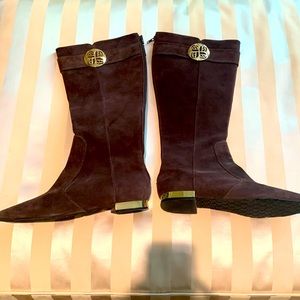 Penny loves Kenny Brown suede boots